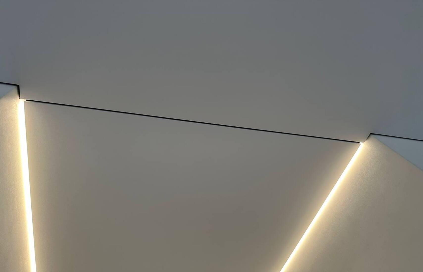 Šviesos linijos - Įtempiamos lubos